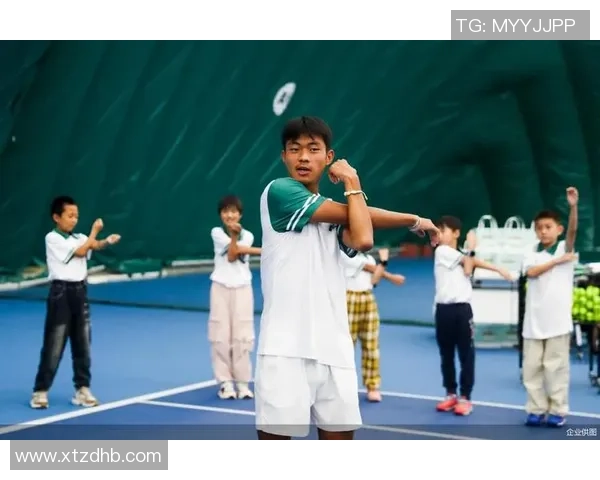 深圳网球队的默契配合揭秘助力网球巨献的精彩瞬间